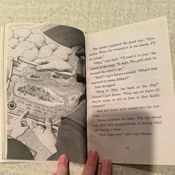 Pirates past noon- Magic treehouse #4! Scholastic! Like new! - Picture 5 of 9